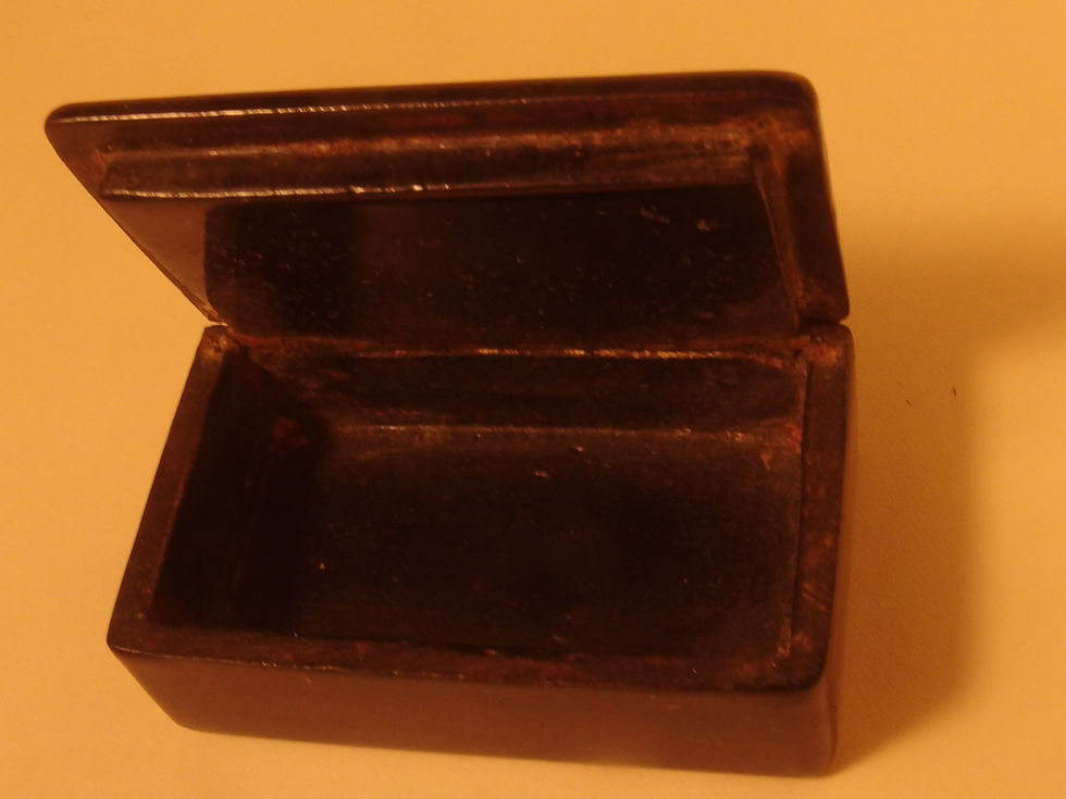 Miniatura: 4150 EXQUISITE LACQUERED PAPIER-MÂCHÉ SNUFFBOX W/BEAUTIFUL LADY, 1840