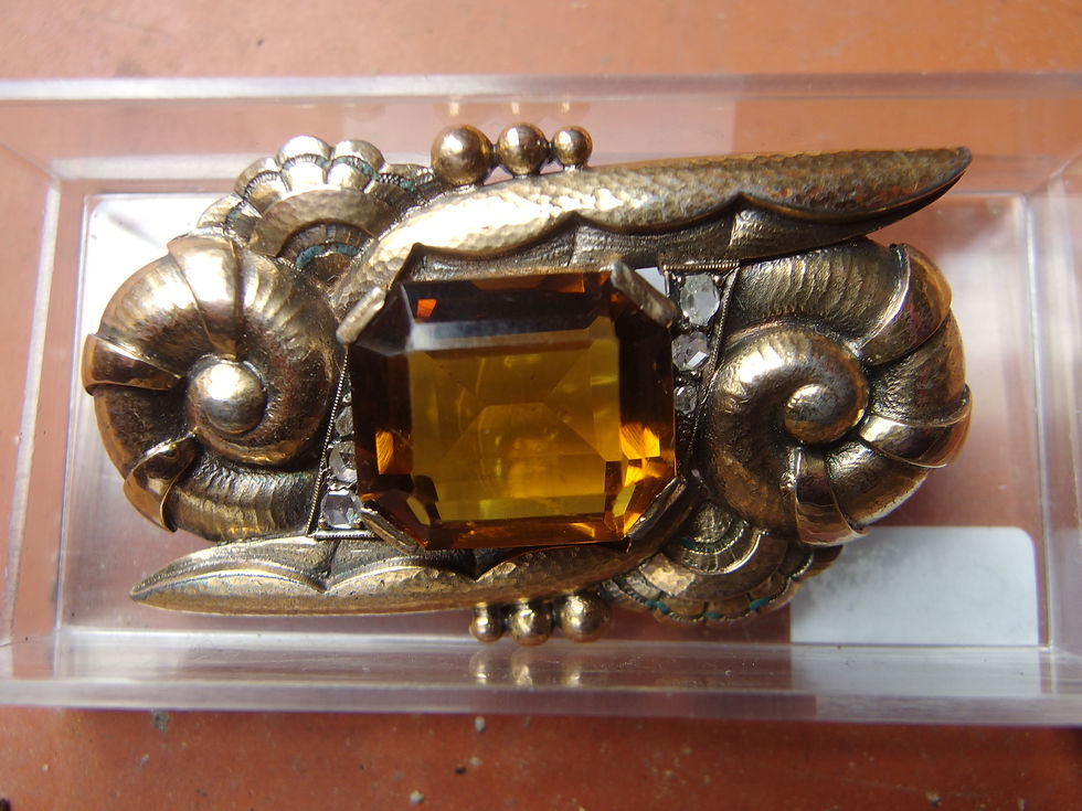 Miniatura: 4560 ORIGINAL ART DECO GOLD OVER SILVER BROOCH NATURAL DIAMONDS, CIRCA 1930