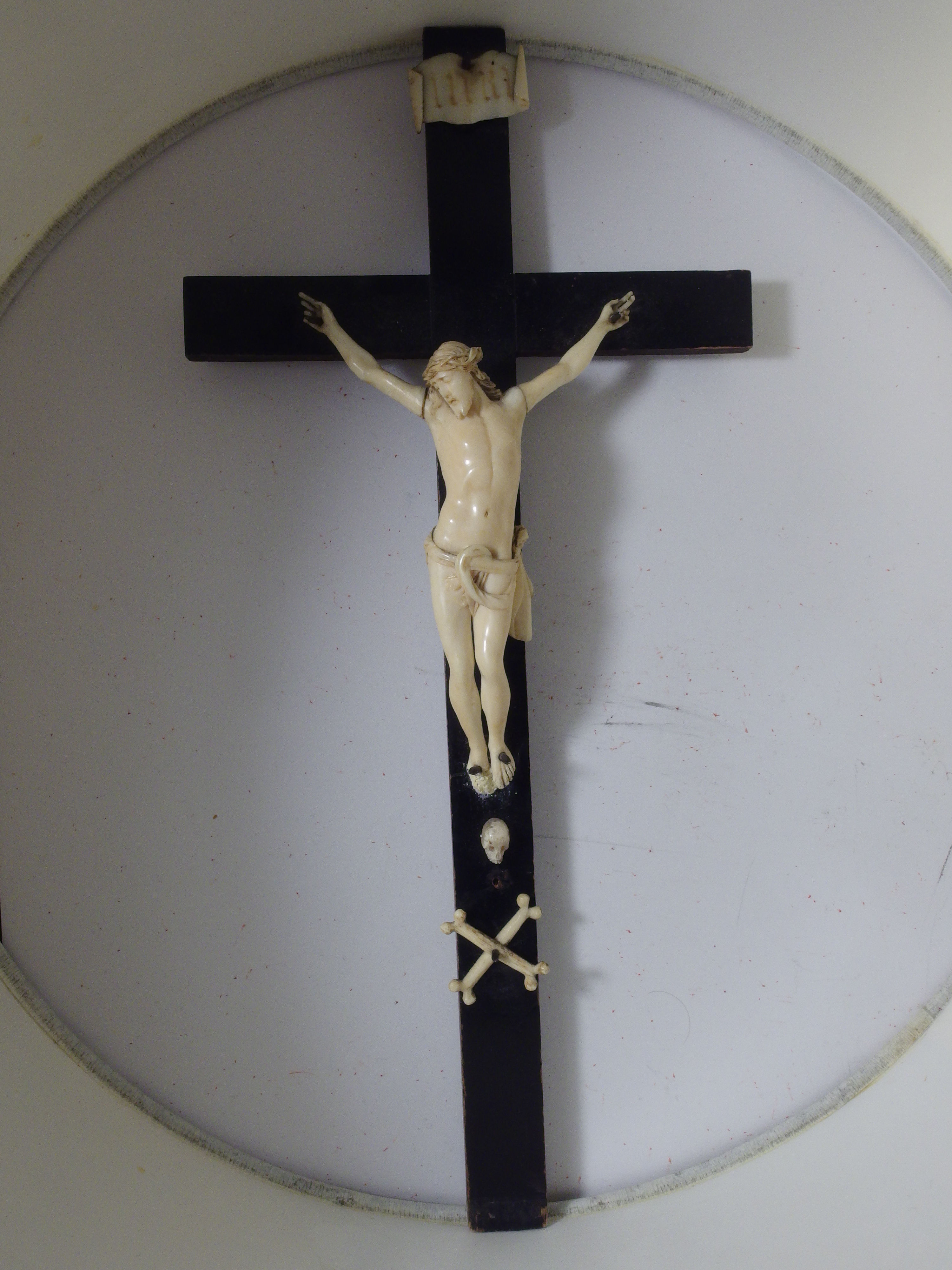 4106 ANCIENT CRUCIFIX IVORY SCULPTURE EXPIRING CHRIST, 19th CENTURY