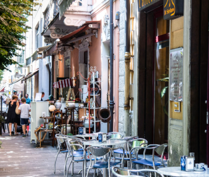 A scenic stroll through an Italian town.