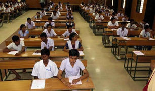 कलेक्टर के तानाशाह रवैए से परीक्षार्थी हो रहे परीक्षा के बंचित,