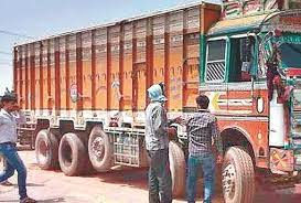 बर्खास्त हो चुके पूर्व पुलिस आरक्षक ने पुलिस की वर्दी पहनकर लूट की घटना को दिया अंजाम