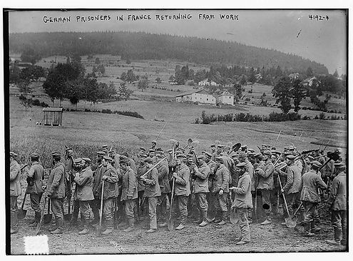 German_prisoners_in_France_returning_from_work_LOC_17241970349.jpg