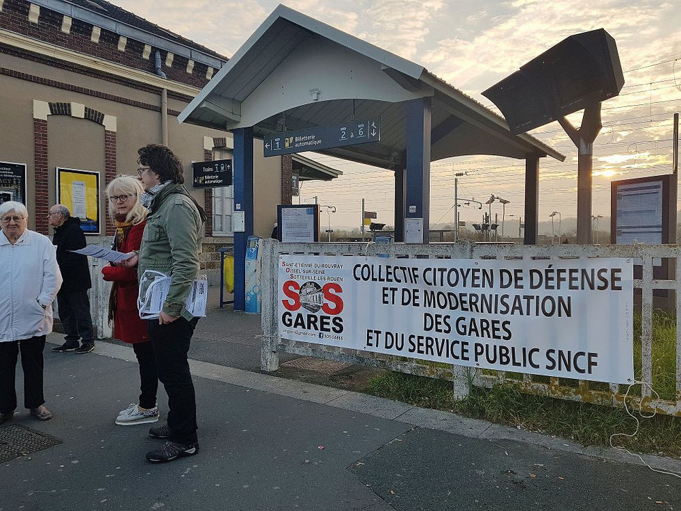 Distribution de tract à la gare d'Oissel