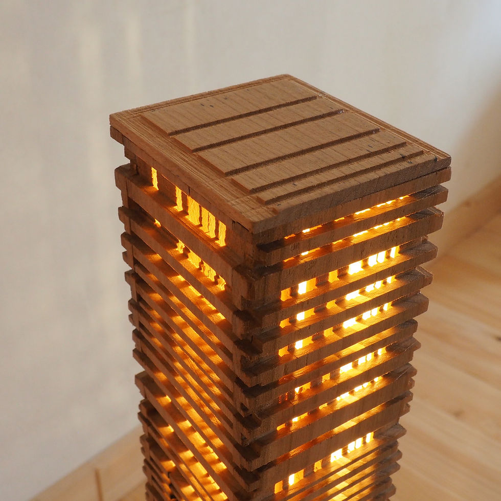 Miniature : Colonne en hêtre et merisier