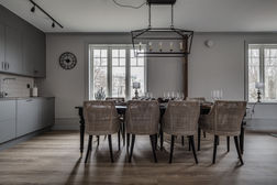 Kök med matplats för 8 personer