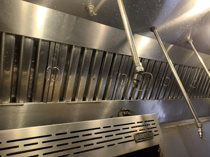 Clean restaurant hood filters