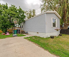COMFORTABLE, MODERN LIVING IN MEADOW PARK! 