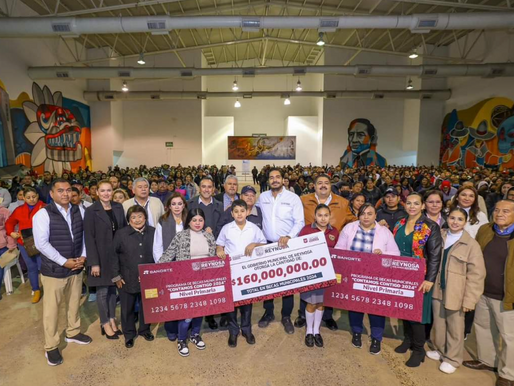 Brindan Becas Municipales del Gobierno de Carlos Peña Ortiz más oportunidades de estudio.