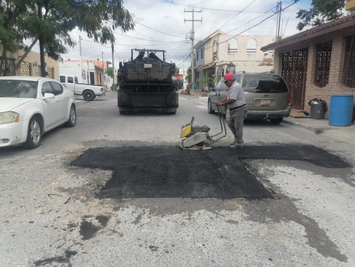 Refuerza Gobierno de Carlos Peña Ortiz trabajo de bacheo en colonias de Reynosa..