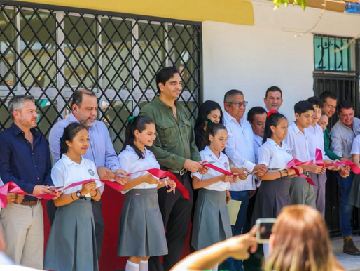 Inauguraron Alcalde Carlos Peña Ortiz, Alumnos, Maestros y padres de familia un aula educativa..