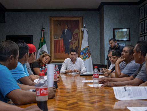 Carretoneros de Matamoros modernizan su servicio de recolección de basura con vehículos particulares.