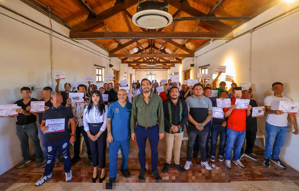 Entregó Alcalde Carlos Peña Ortiz Diplomas del programa municipal "Tazo Dorado" - Jóvenes concluyeron proceso de rehabilitación becados por el Gobierno de Reynosa..