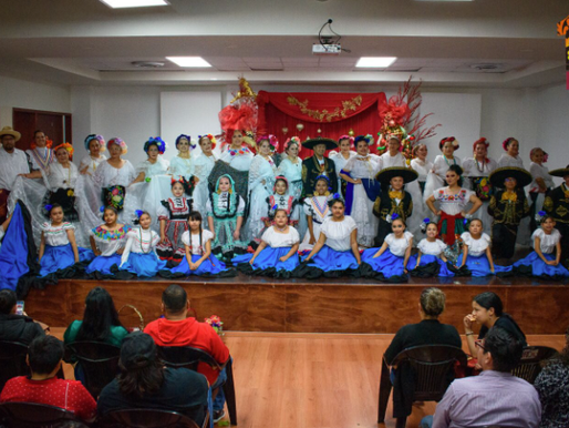 Bailan al ritmo de la Navidad en el IRCA.