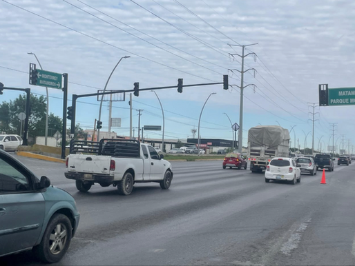 Reparó Servicios Públicos de Reynosa semáforo del parque industrial Moll..