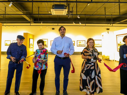 Cortó Alcalde Carlos Peña Ortiz el listón inaugural de la obra pictórica de Mángeles Barocio..