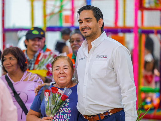 Celebró el Alcalde Carlos Peña Ortiz a las Madres con un gesto de amor y agradecimientoCon motivo del Día de las Madres..