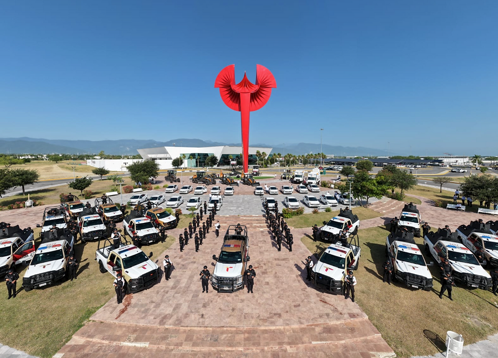 Entrega Américo Villarreal vehículos y maquinaria por 125.2 mdp.