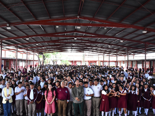 Acerca Gobierno de Carlos Peña Ortiz el arte escénico a estudiantes.
