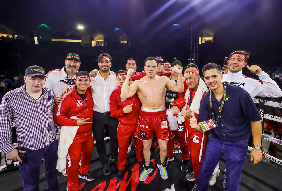 Box Imparable, felicitó Carlos Peña Ortiz a Julio César Chávez Jr por su triunfo ante Jhon Caicedo • Movieron espectáculos para la familia a más de 25 Mil reynosenses..