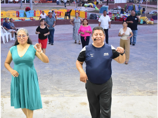 Ofrece Gobierno de Carlos Peña Ortiz clases gratuitas de danzón en la plaza Treviño Zapata.