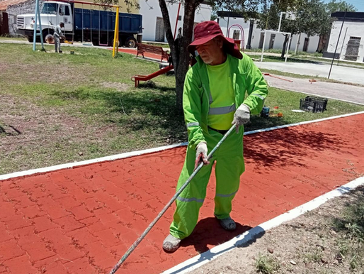 Devuelve Carlos Peña Ortiz vida y color a la plaza de Congregación Garza con trabajo de rehabilitación..