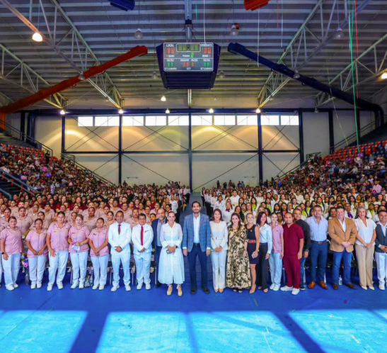 Entregó el Alcalde Carlos Peña Ortiz Diplomas a mujeres y hombres graduados del CEDIF..