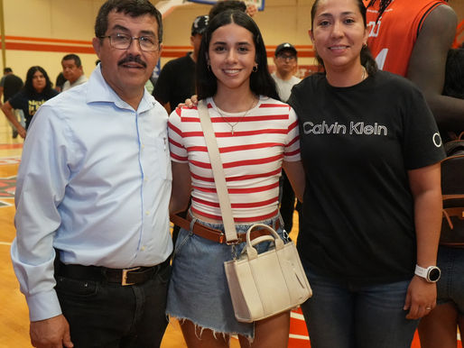 Regina y Brandon emprenden viaje al mundial de esgrima en Europa.