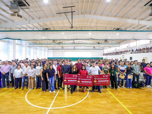 Entregó el Presidente Municipal Carlos Peña Ortiz, Becas de Titulación 2025..