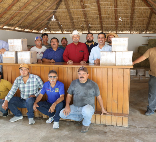 Entregan paquetes tecnológicos nutricionales a grupo de productores apícolas-Con propósito de fortalecer la sanidad, nutrición y productividad de las colmenas durante la temporada crítica de estiaje.