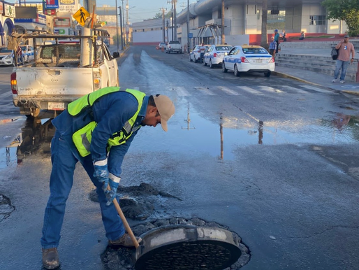 Atendió COMAPA limpieza de pozos de visita en distintos sectores de la ciudadAtendiendo las indicaciones del Alcalde, Carlos Peña Ortiz.