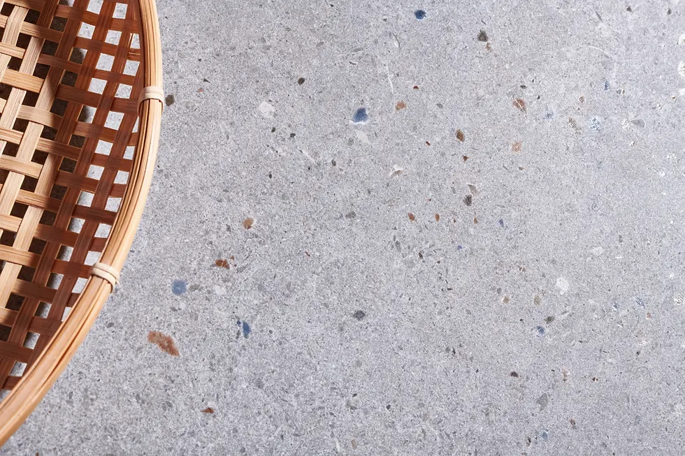 HARMONY SENSA Grey（グレー）｜マイクロテラゾータイルのカラーサンプル