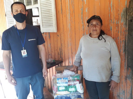 Famílias do interior recebem alimentos arrecadados na Escola