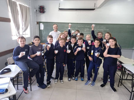 Turmas do 5º ano confeccionam múmia durante estudo dos Povos da Antiguidade