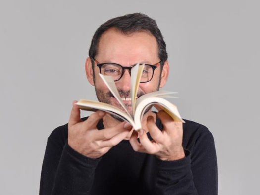 As bagagens de um cronista: como os livros mudaram a vida de ‘Tio Jura’