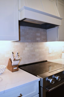 Kitchen tile backsplash