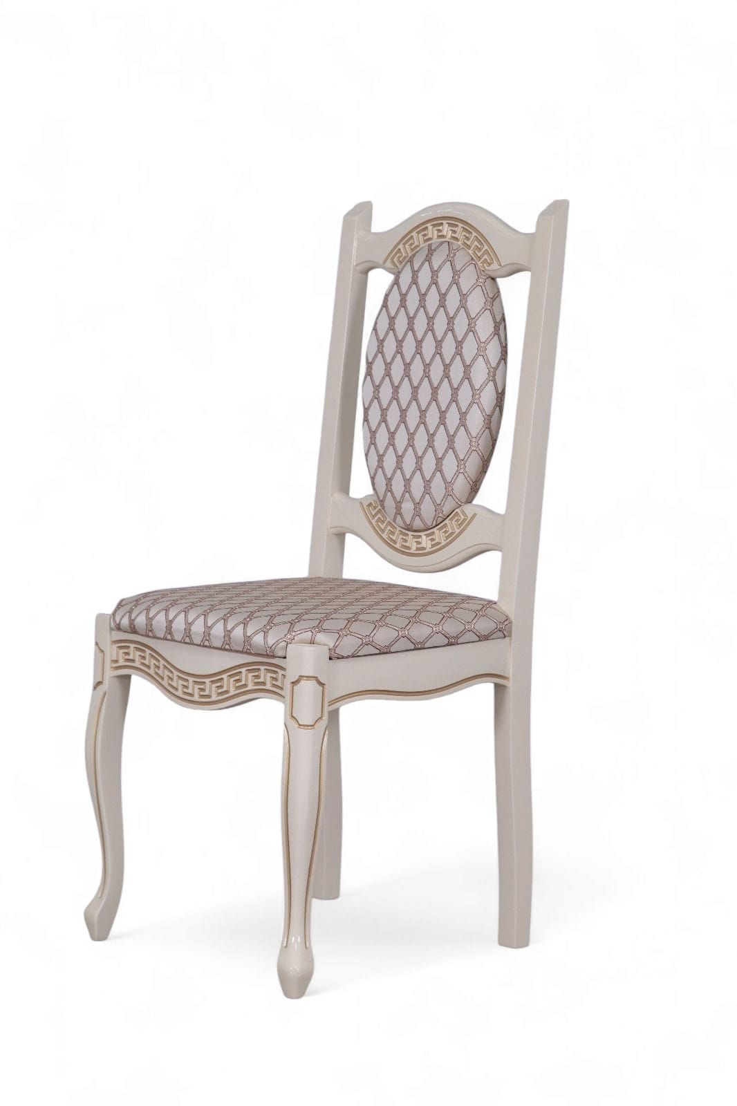 Konsul klasikinė kėdė su raižytais elementais ir elegantišku audiniu – puikus pasirinkimas ieškantiems kokybės, patogumo ir i