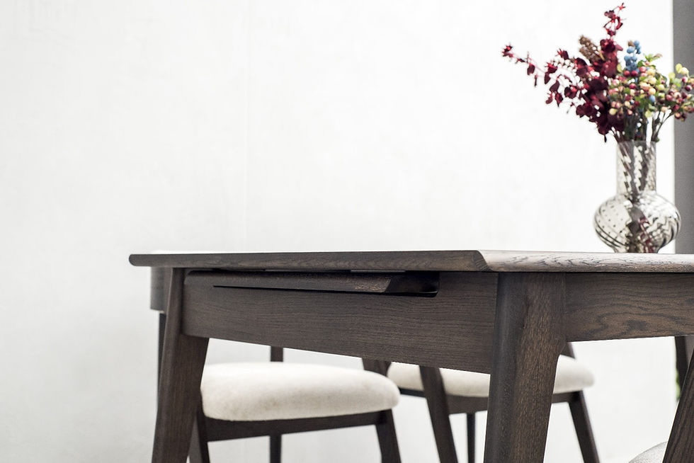 Thumbnail: BROOK išskleidžiamas valgomojo stalas – stilingas ir funkcionalus pasirinkimas. Matmenys: 1800 x 900 x 770 mm (išskleistas 24