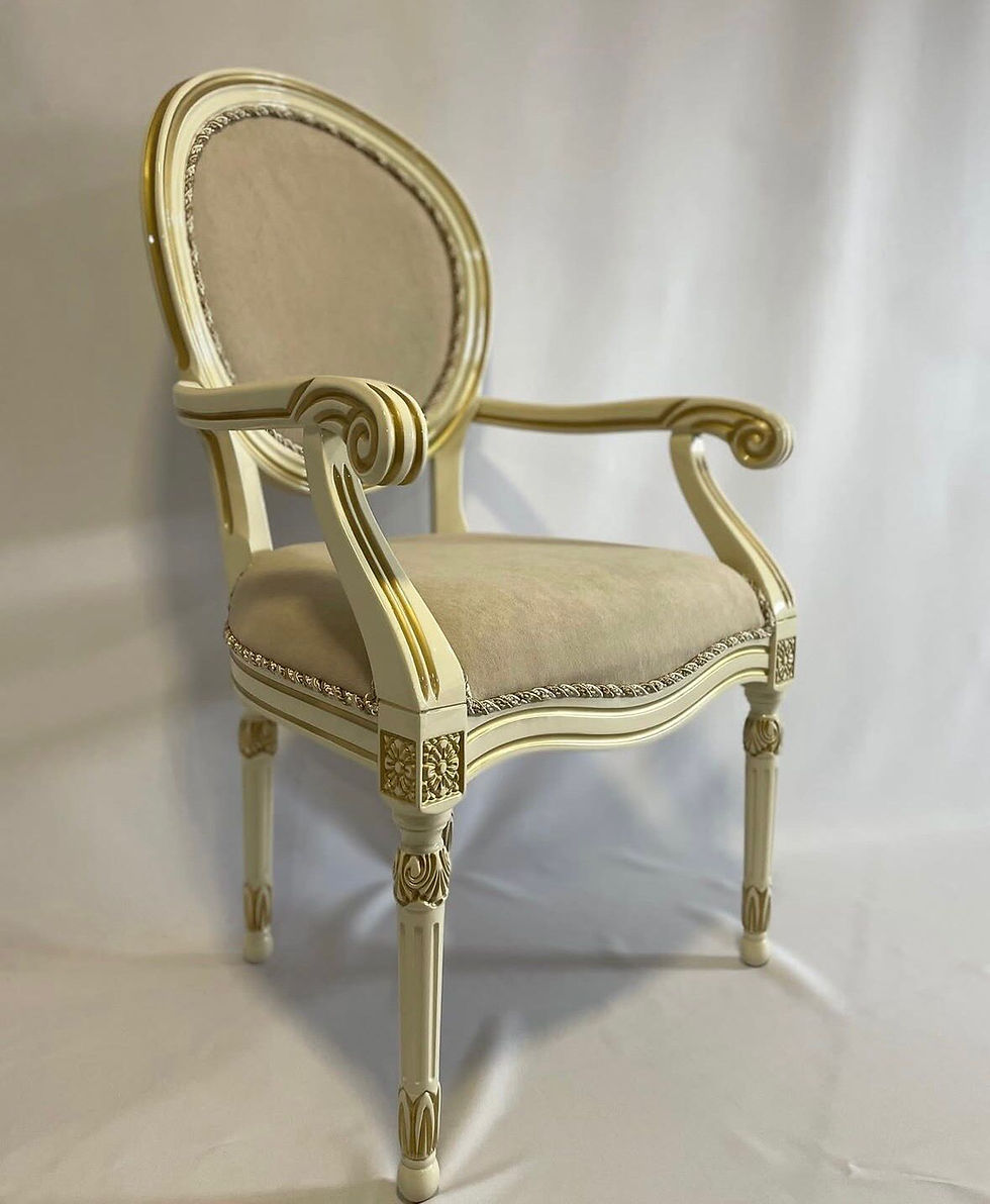 Miniatura: Marsel Arms – klasikinė kėdė su porankiais, mediniu rėmu ir veliūro apmušalu. Komfortas ir elegancija Jūsų interjerui.