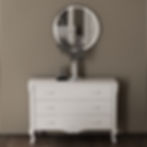 LUI klasikinė komoda iš buko masyvo su trimis stalčiais ir „Blum“ mechanizmais. Elegancija ir funkcionalumas jūsų interjere.