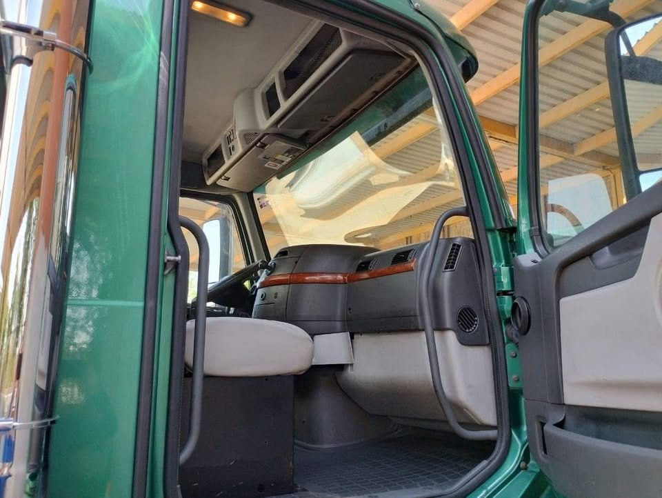 Miniatura: Volvo 2007 15,000 litros