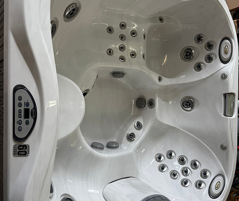Jacuzzi j335