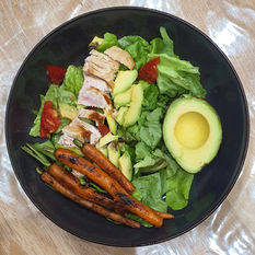 Carottes rôties et poulet grillé