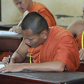 ឈុំ សាវ៉ាន់.jpg