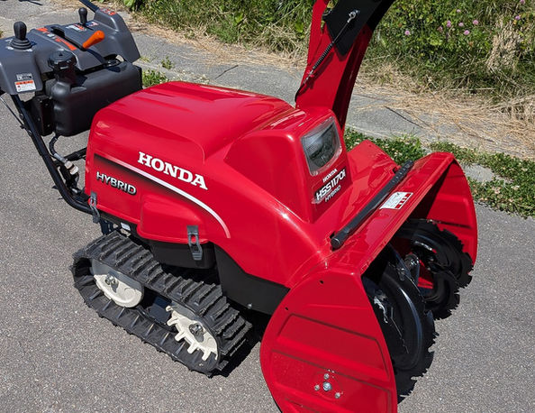 ホンダ ハイブリッド除雪機 HSS1170i 右前