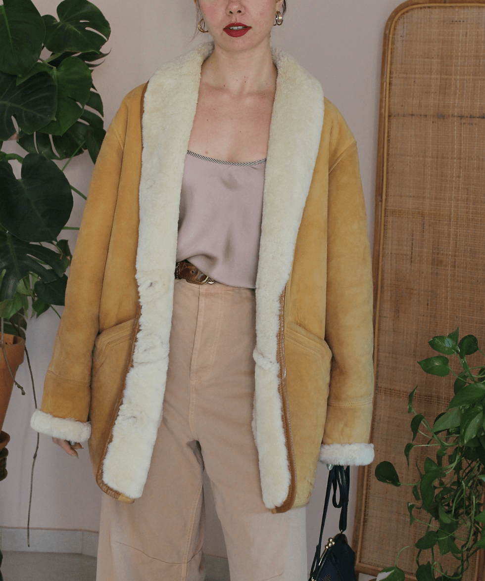 Thumbnail: 70s Italian Vintage Shearling Coat in Caramel Brown (EU48)