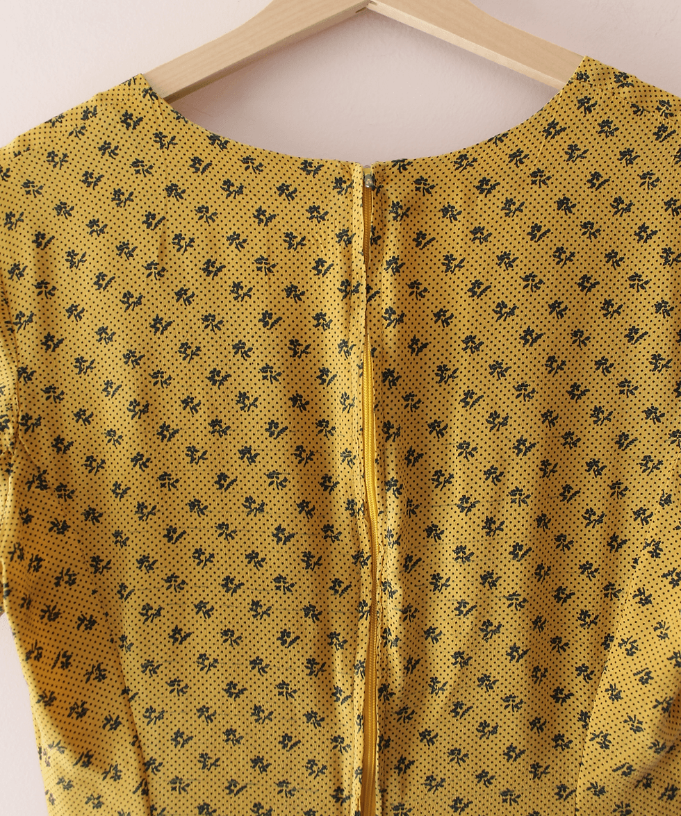 Thumbnail: 90s Handmade Silk Floral Dress in Yellow - (EU38-40)