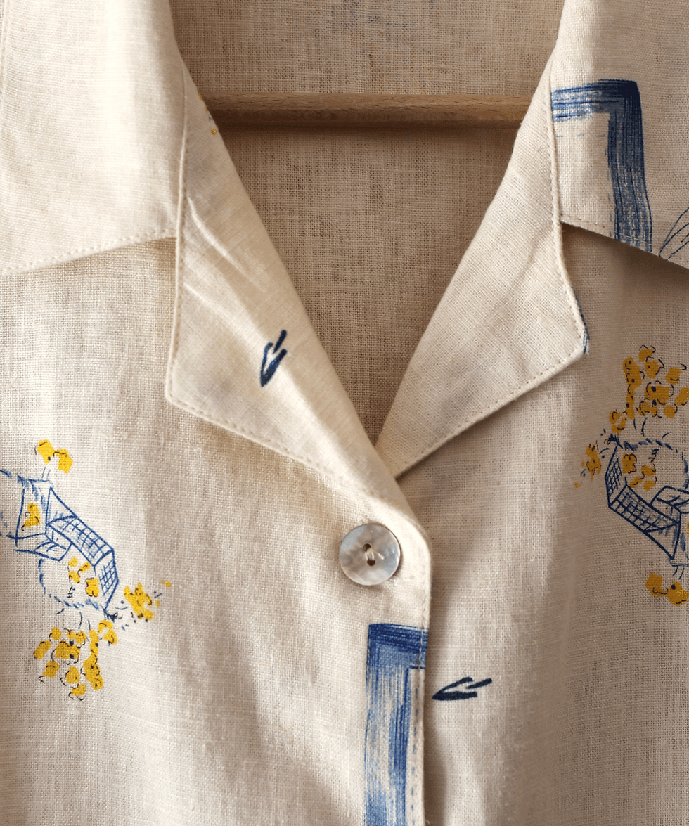 Thumbnail: 90s Linen Shirt in Sandy Beige with Contrast Print - (EU42-44)