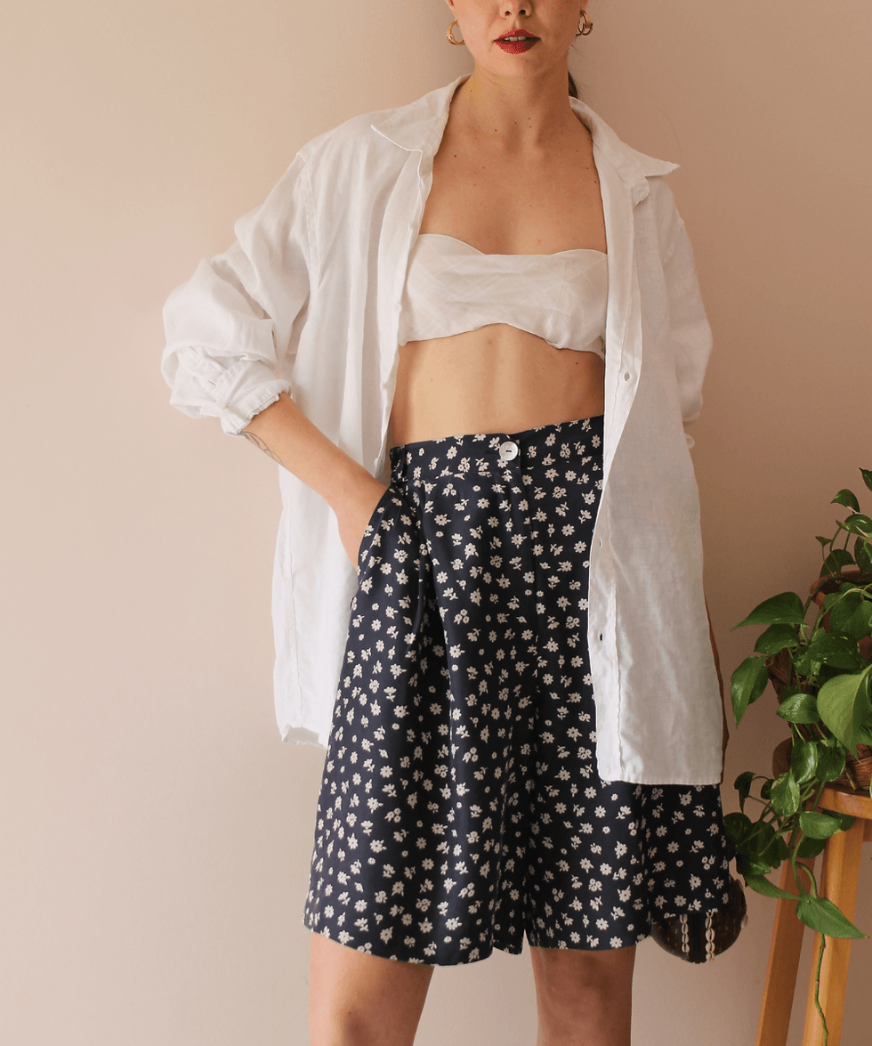 Thumbnail: 90s Vintage Silk Shorts in Floral Navy Blue  - (EU42)