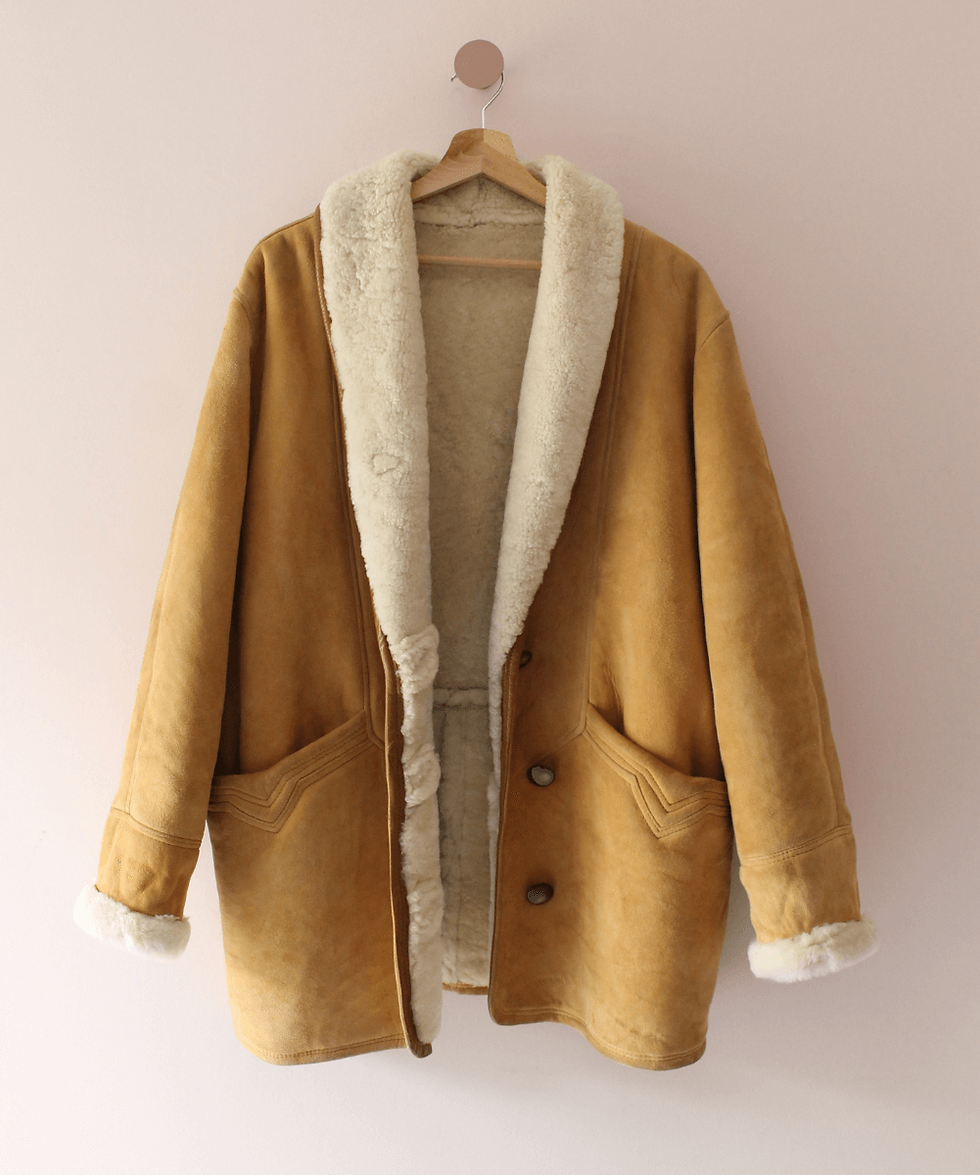 Thumbnail: 70s Italian Vintage Shearling Coat in Caramel Brown (EU48)
